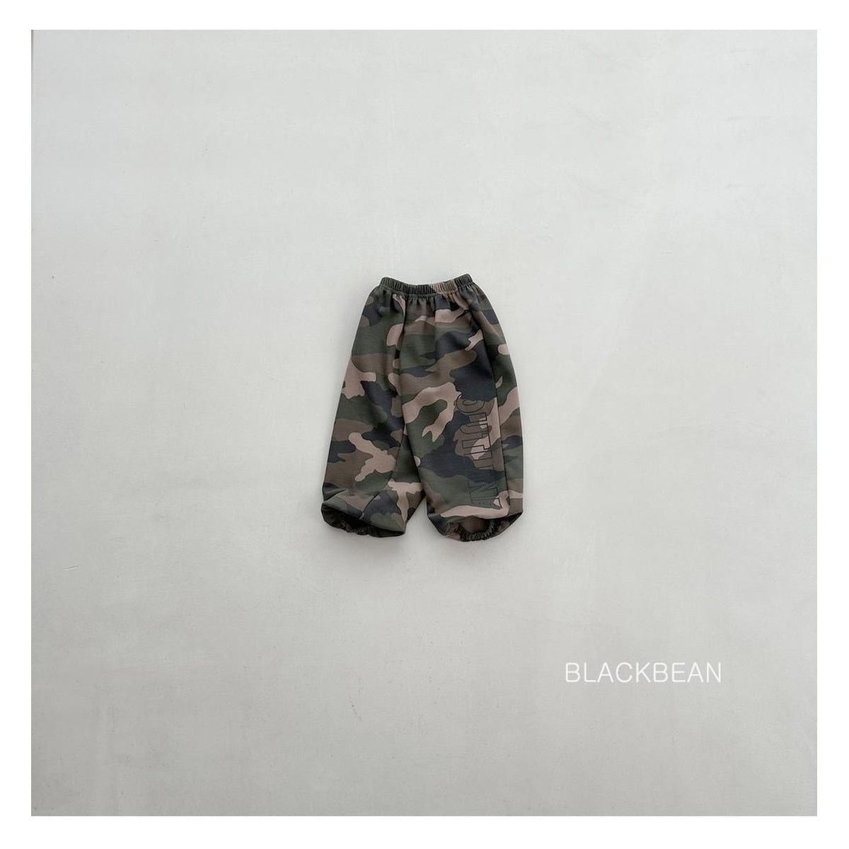 Blackbean カモフラ柄パンツ
