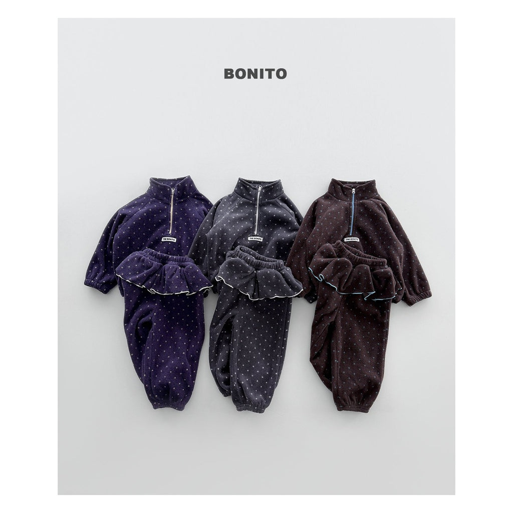 Bonito ドットフリルハーフジップセットアップ