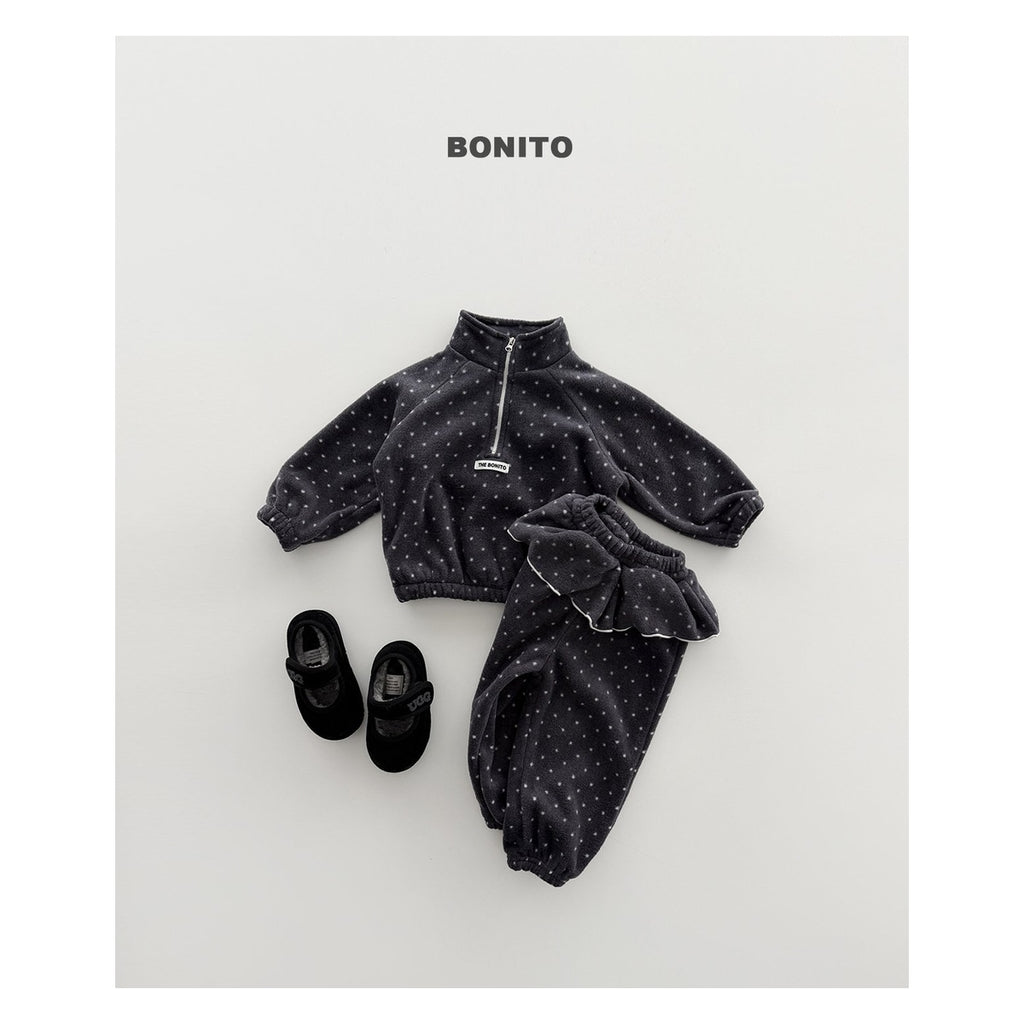 Bonito ドットフリルハーフジップセットアップ