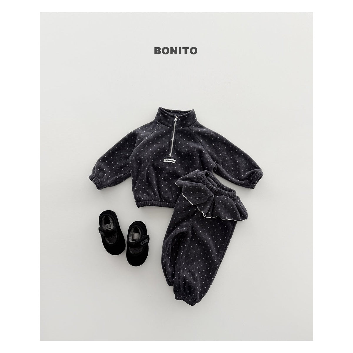 Bonito ドットフリルハーフジップセットアップ