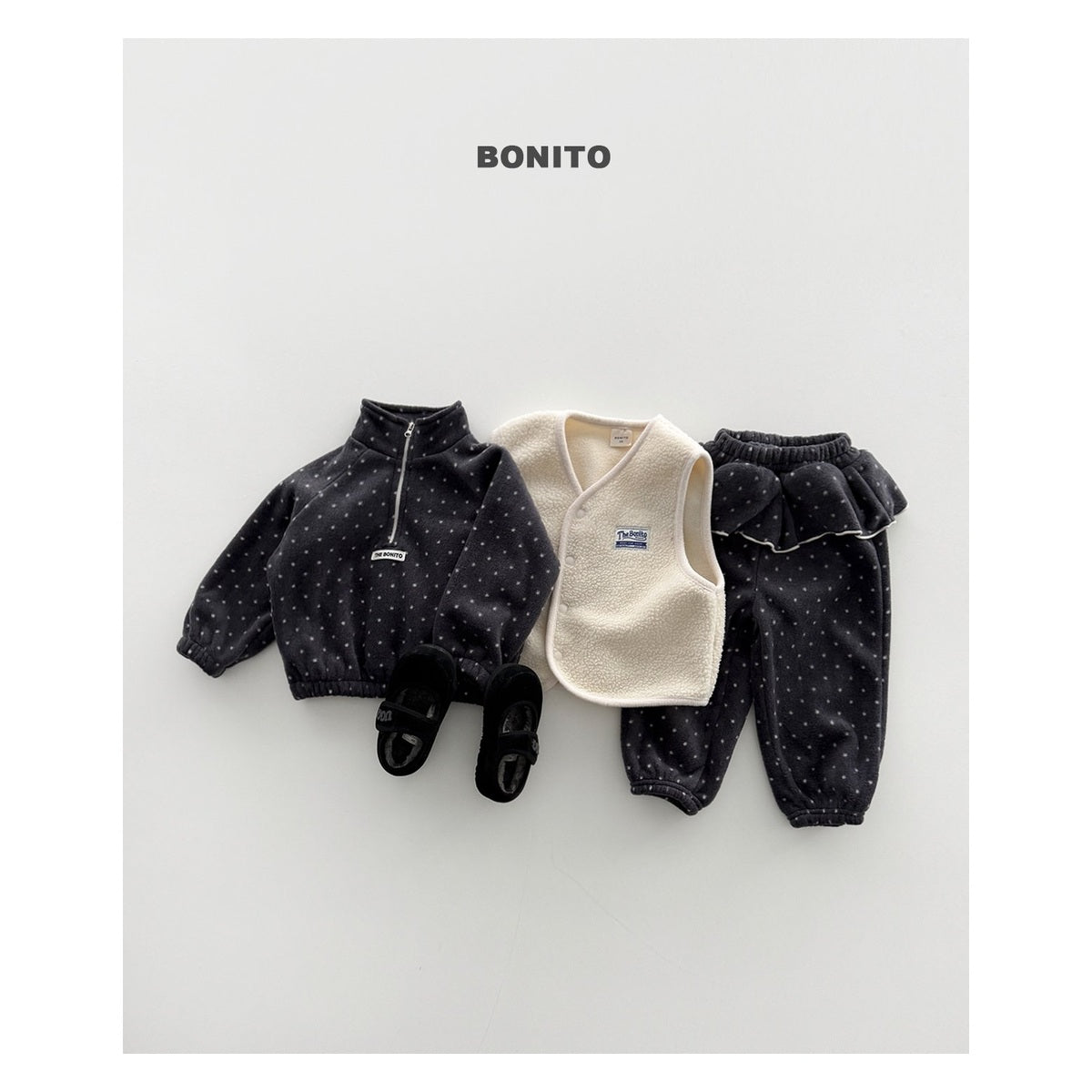 Bonito ドットフリルハーフジップセットアップ