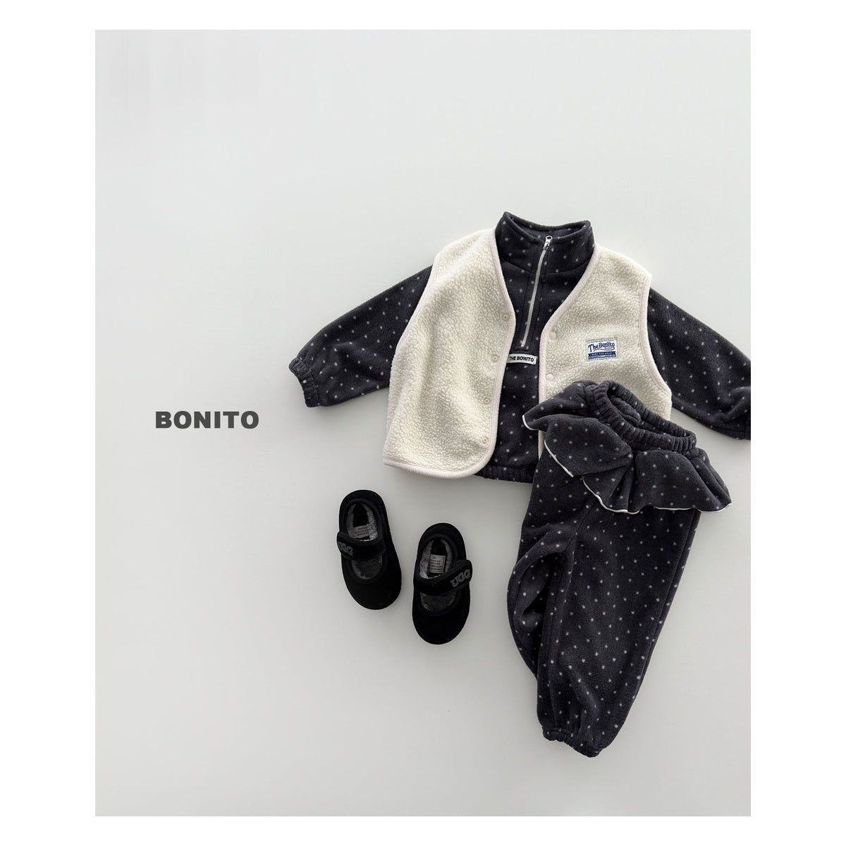 Bonito ドットフリルハーフジップセットアップ