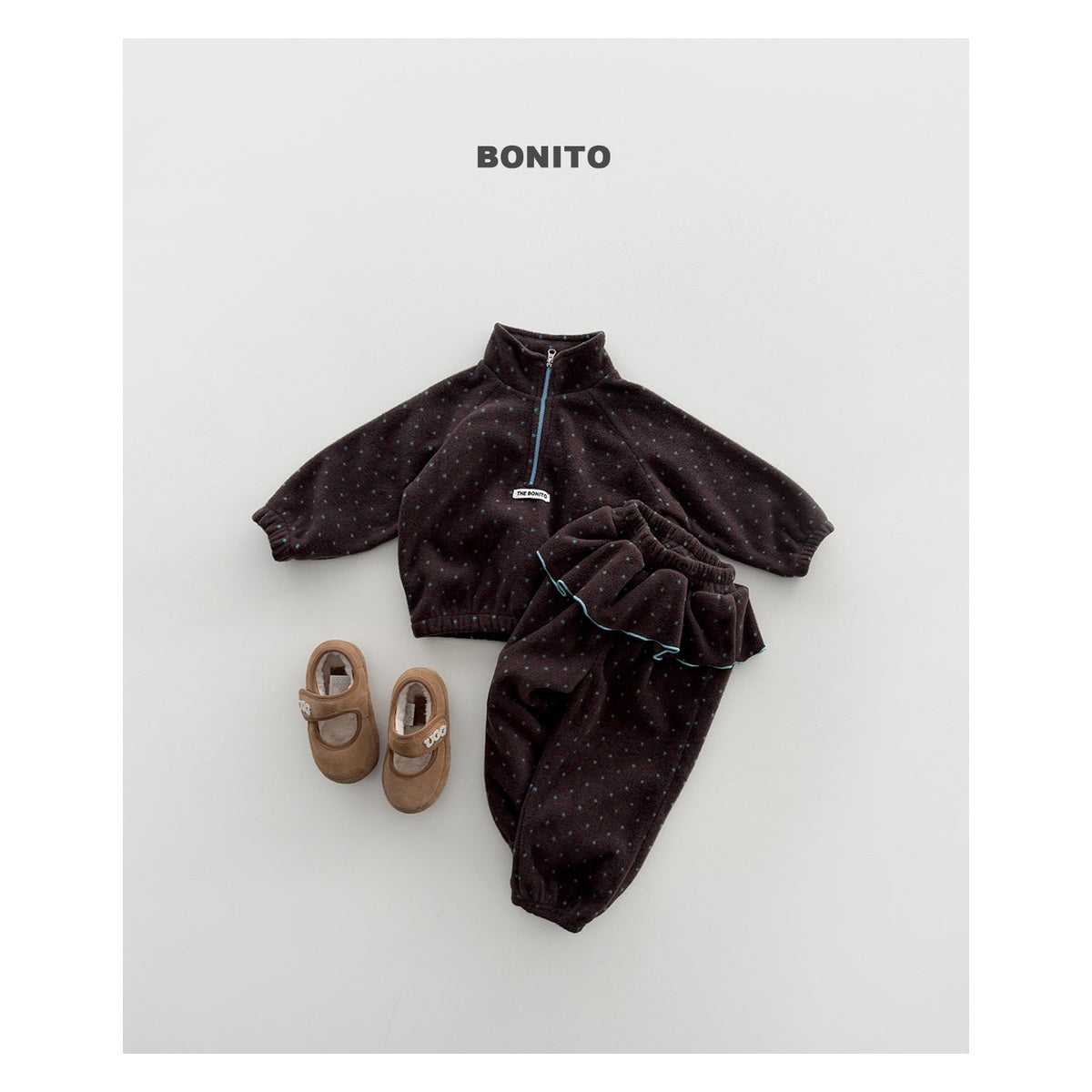 Bonito ドットフリルハーフジップセットアップ