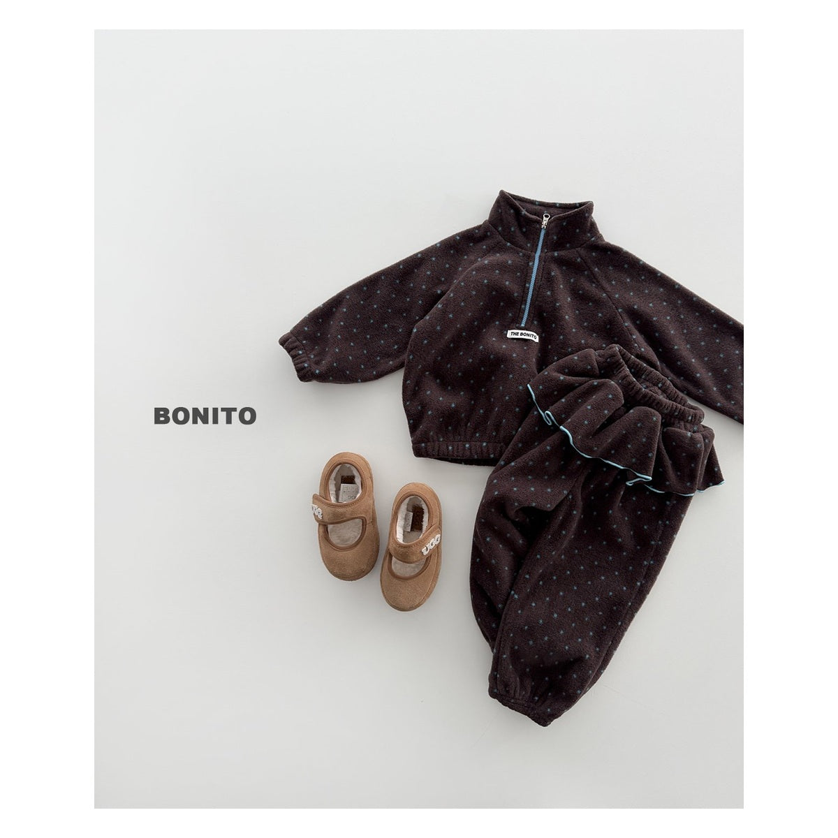 Bonito ドットフリルハーフジップセットアップ