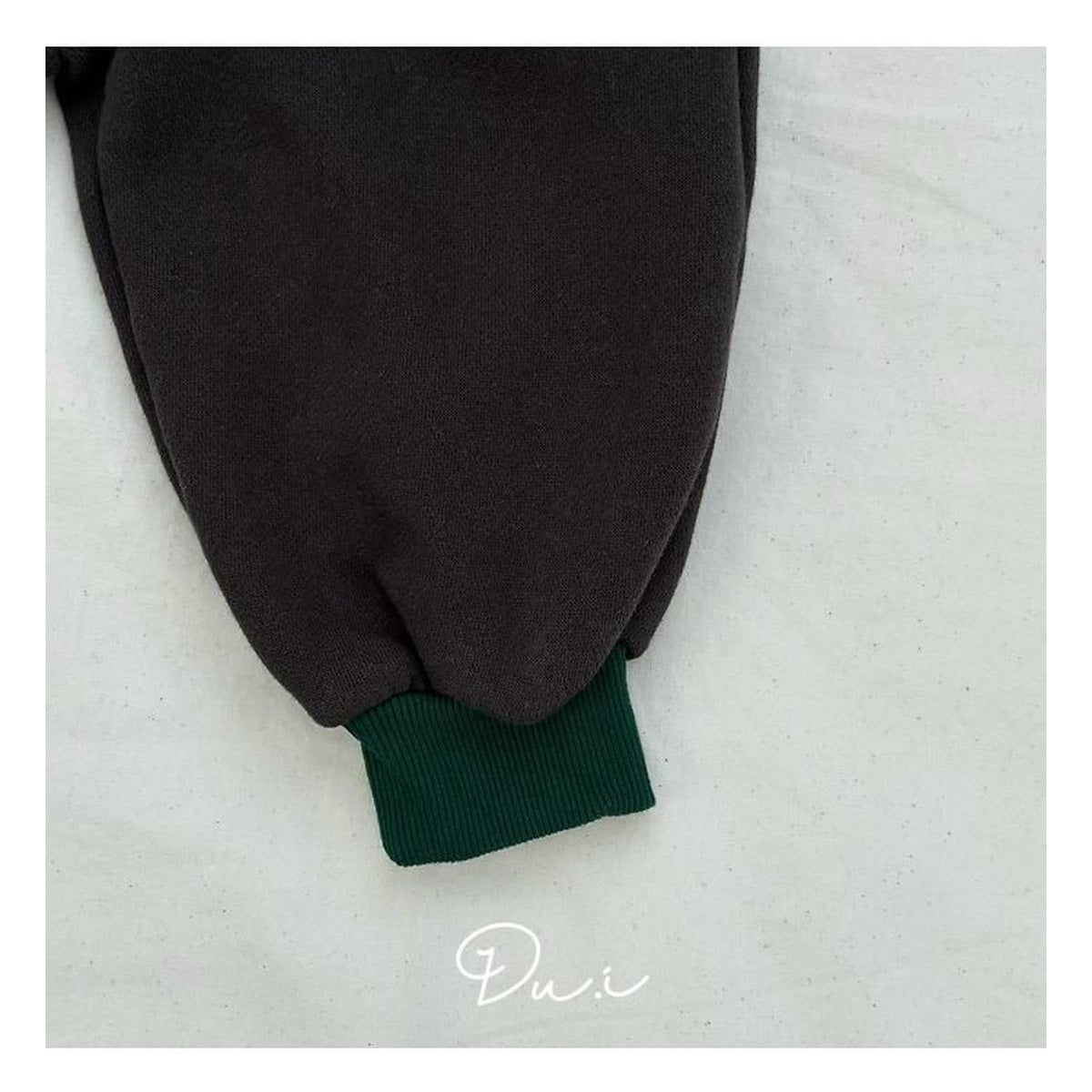 Dui モモパンツ