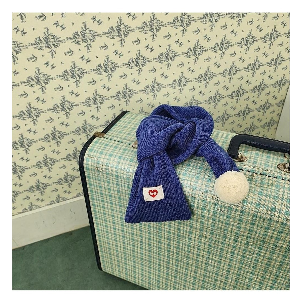 HAHAHA 鈴の付いたマフラー FREE