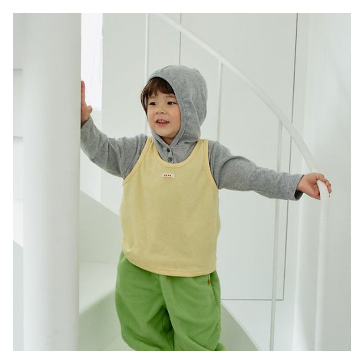 Hans フーディーT