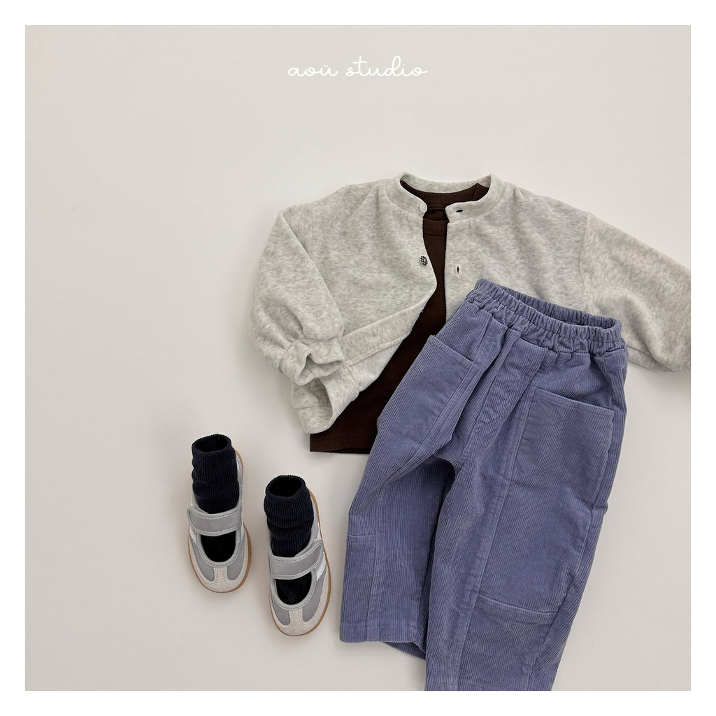 aou studio セミTシャツ