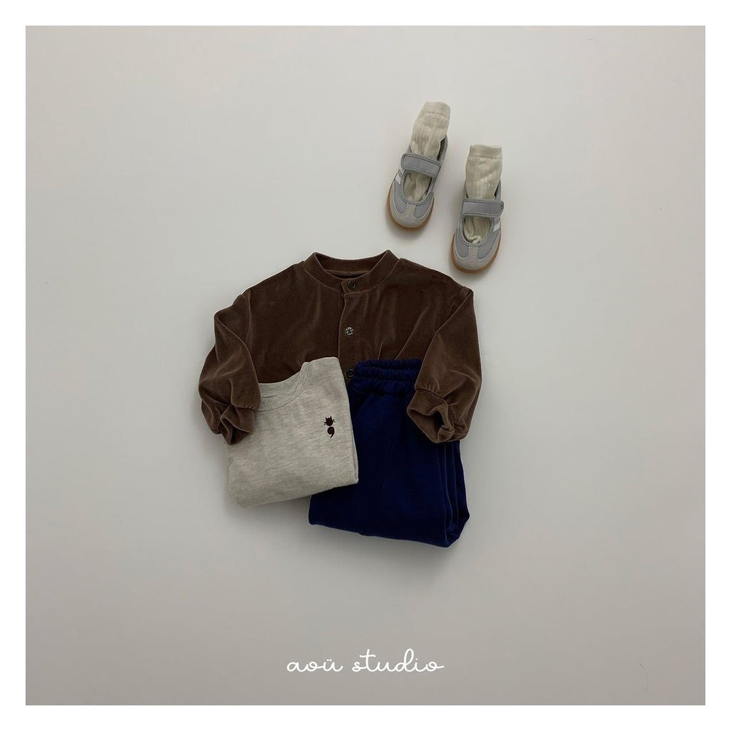 aou studio セミTシャツ