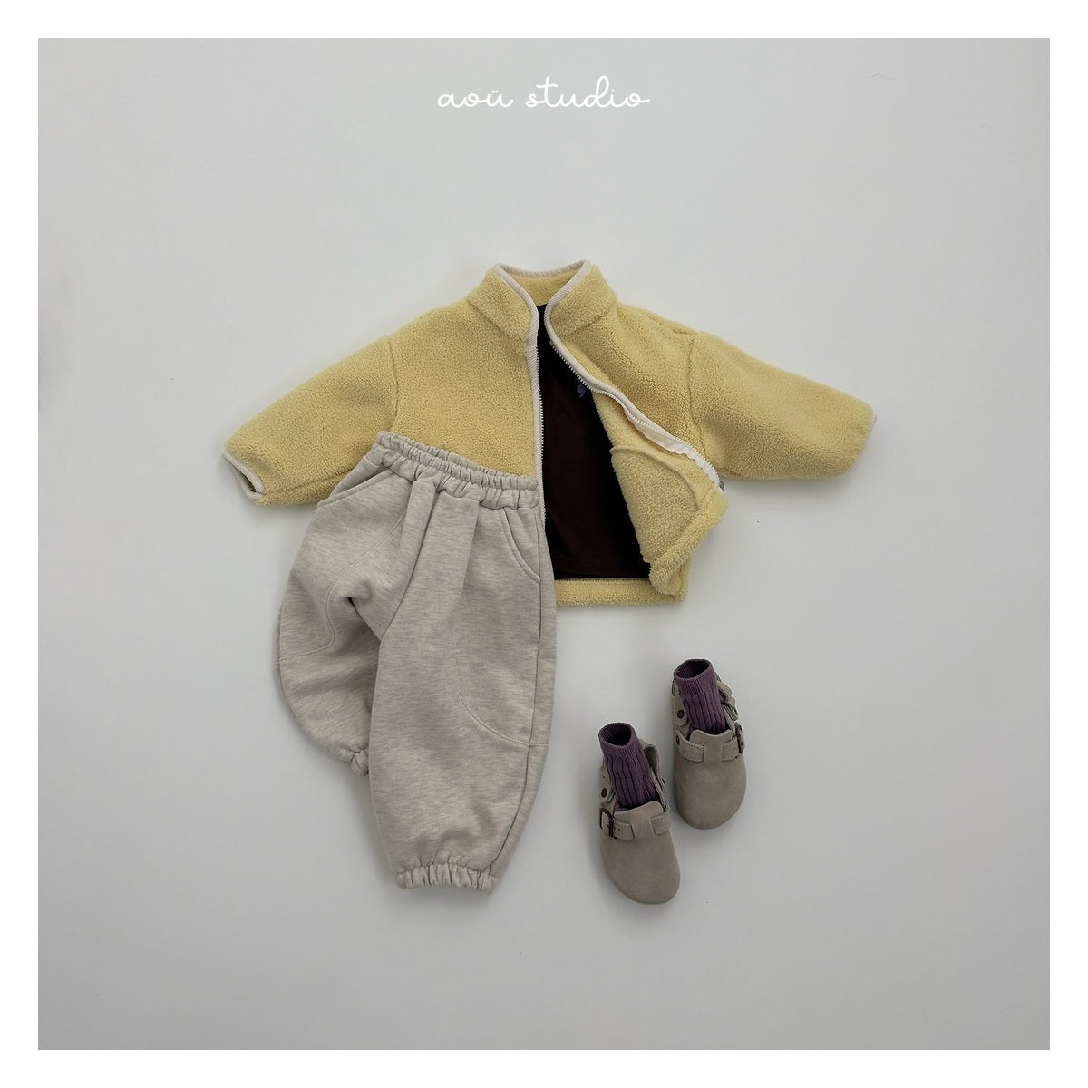 aou studio セミTシャツ