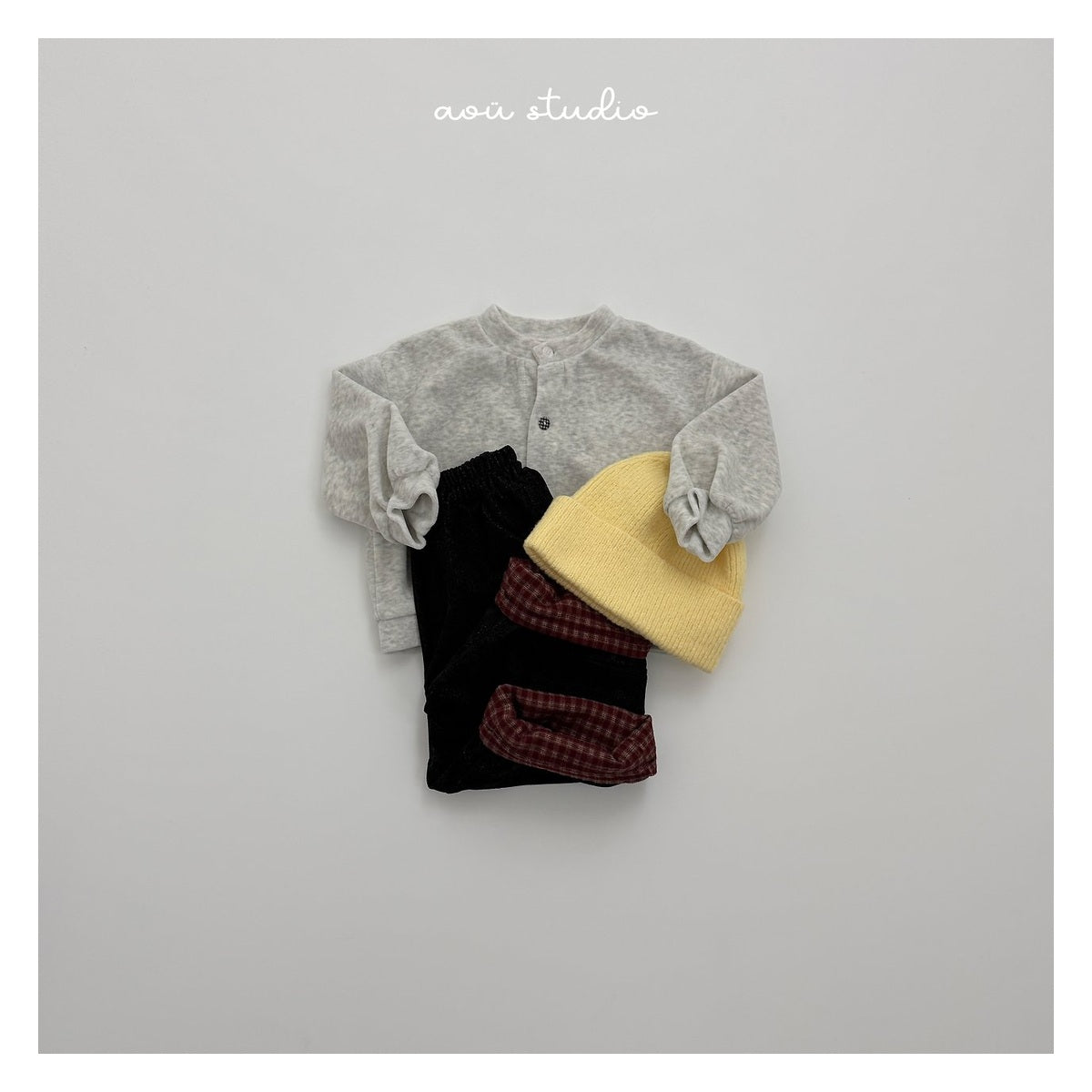 aou studio ロールアップパンツ