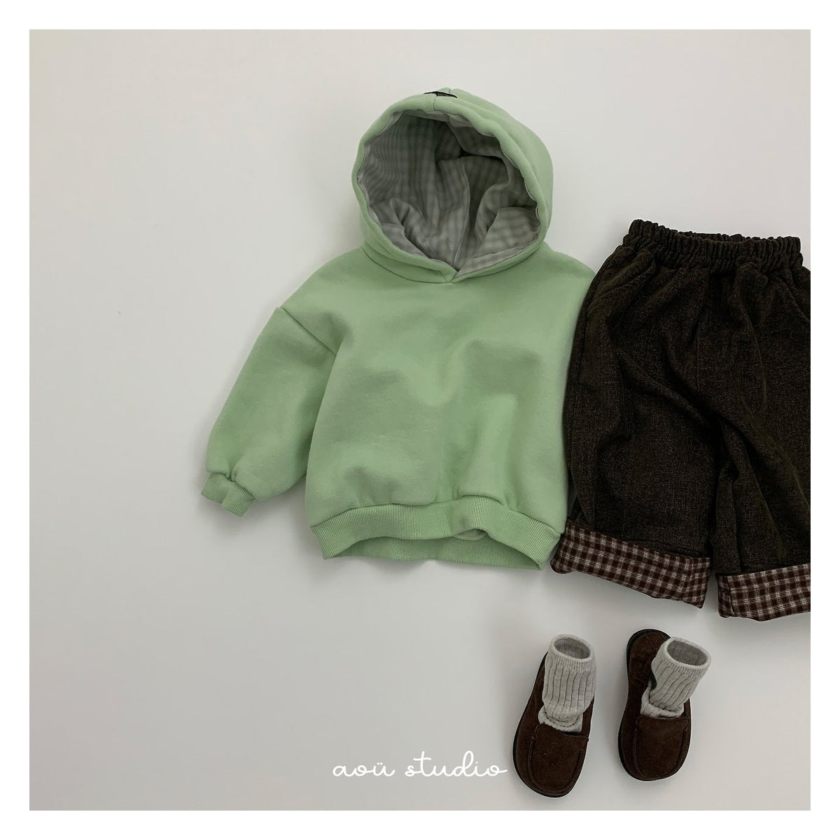 aou studio ロールアップパンツ