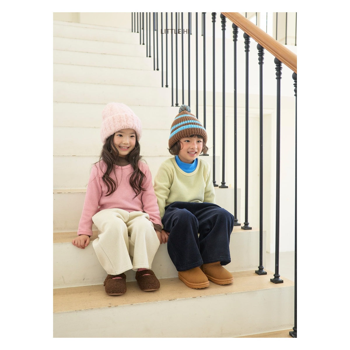 LITTLE HI フォグニーVネックTシャツ