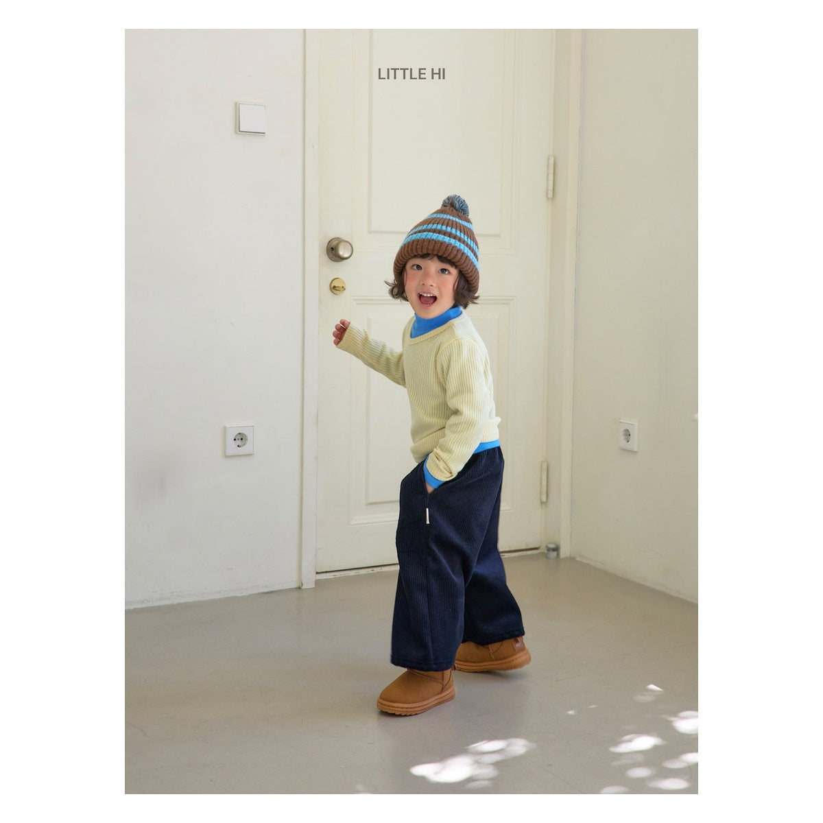 LITTLE HI フォグニーVネックTシャツ