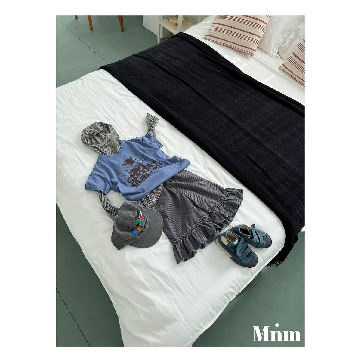 minimal モダールフリルパンツ