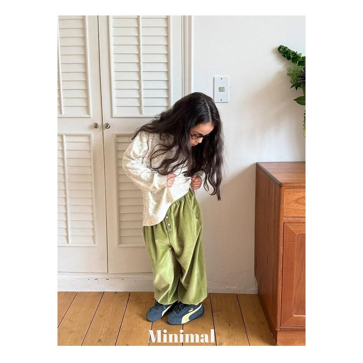 minimal ベルベットボタンジョガーパンツ