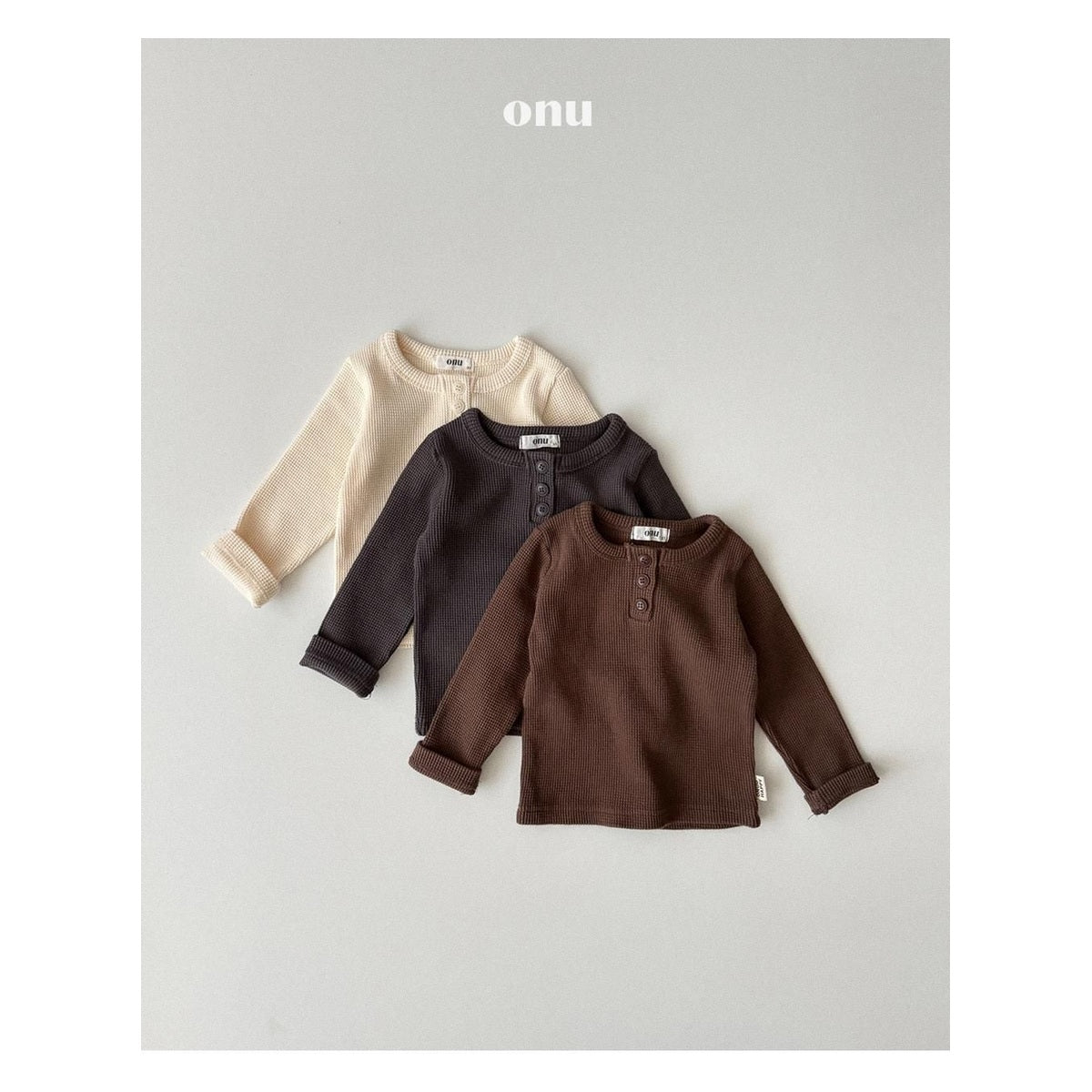 ONU クロッフルボタンTシャツ