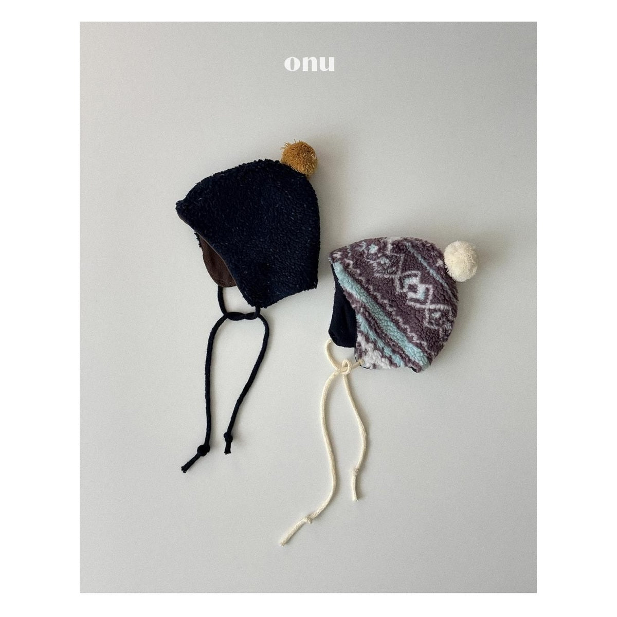 ONU ポンポン付きイヤーフラップ帽子 FREE