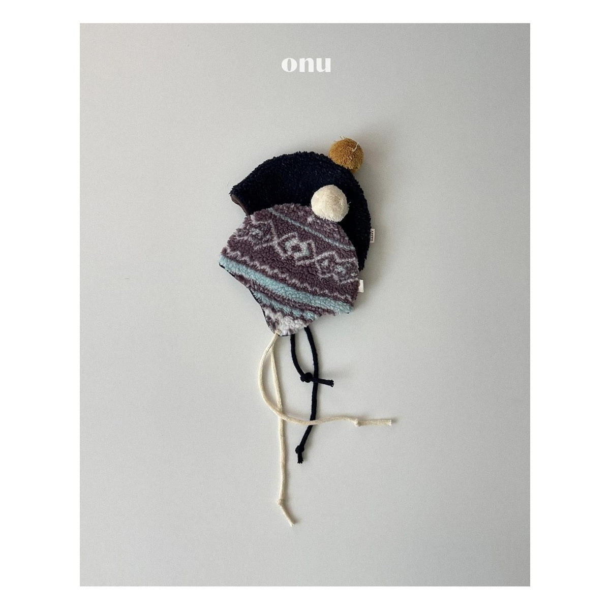 ONU ポンポン付きイヤーフラップ帽子 FREE
