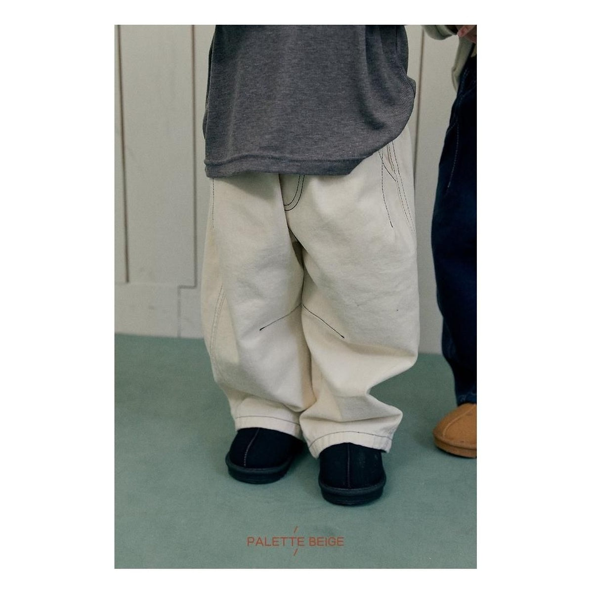 PALETTE BEIGE カーブステッチパンツ