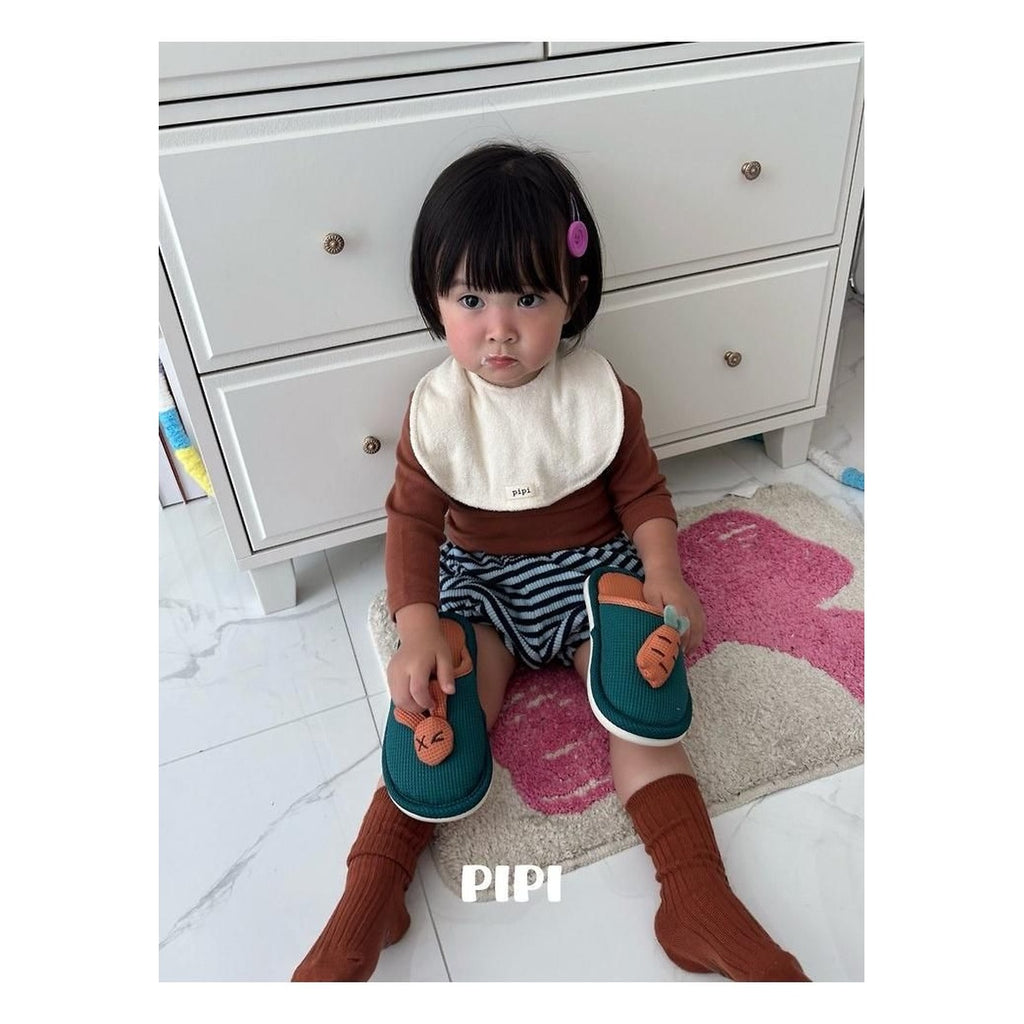 PIPI よだれかけ FREE