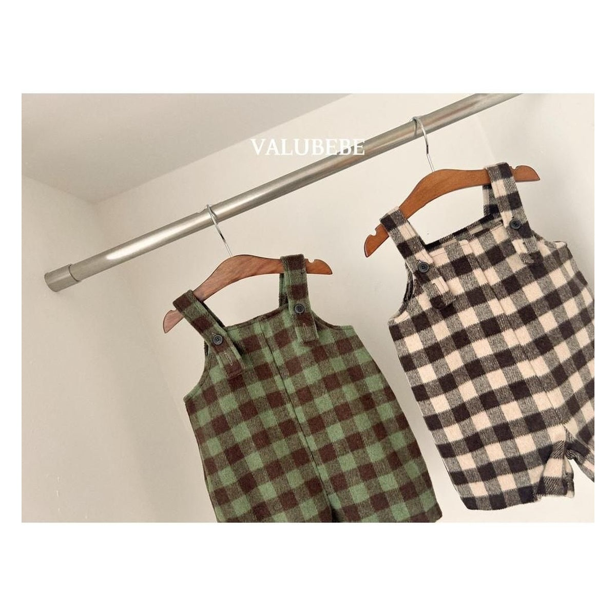 Valu bebe アーモンドチェックオーバーオール